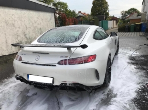 AMG GT R Auto waschen zu Hause