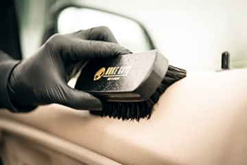 Nuke Guys Lederbürste M - made in Germany mit Rosshaarborsten Auto Innenraum Reinigung | weiche Textilbürste ideal für Autositze, Polster, Alcantara, Leder, Cabrioverdecke, Teppiche, Stoffsitze, Couch - 6