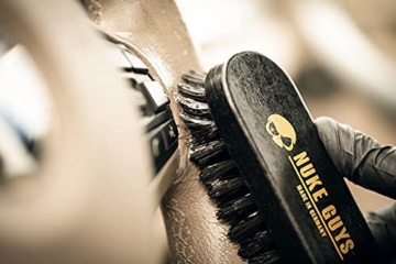 Nuke Guys Lederbürste S - Made in Germany Auto Innenraum Reinigung | weiche Textilbürste ideal für Autositze, Polster, Alcantara, Leder, Cabrio-Verdecke, Teppiche, Stoffsitze, Couch, Schuhe, Sneaker - 4